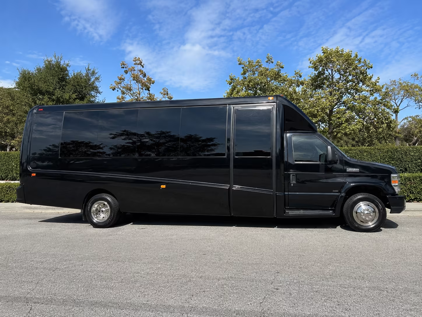 bus rentals for bands performers and touring groups in new rochelle