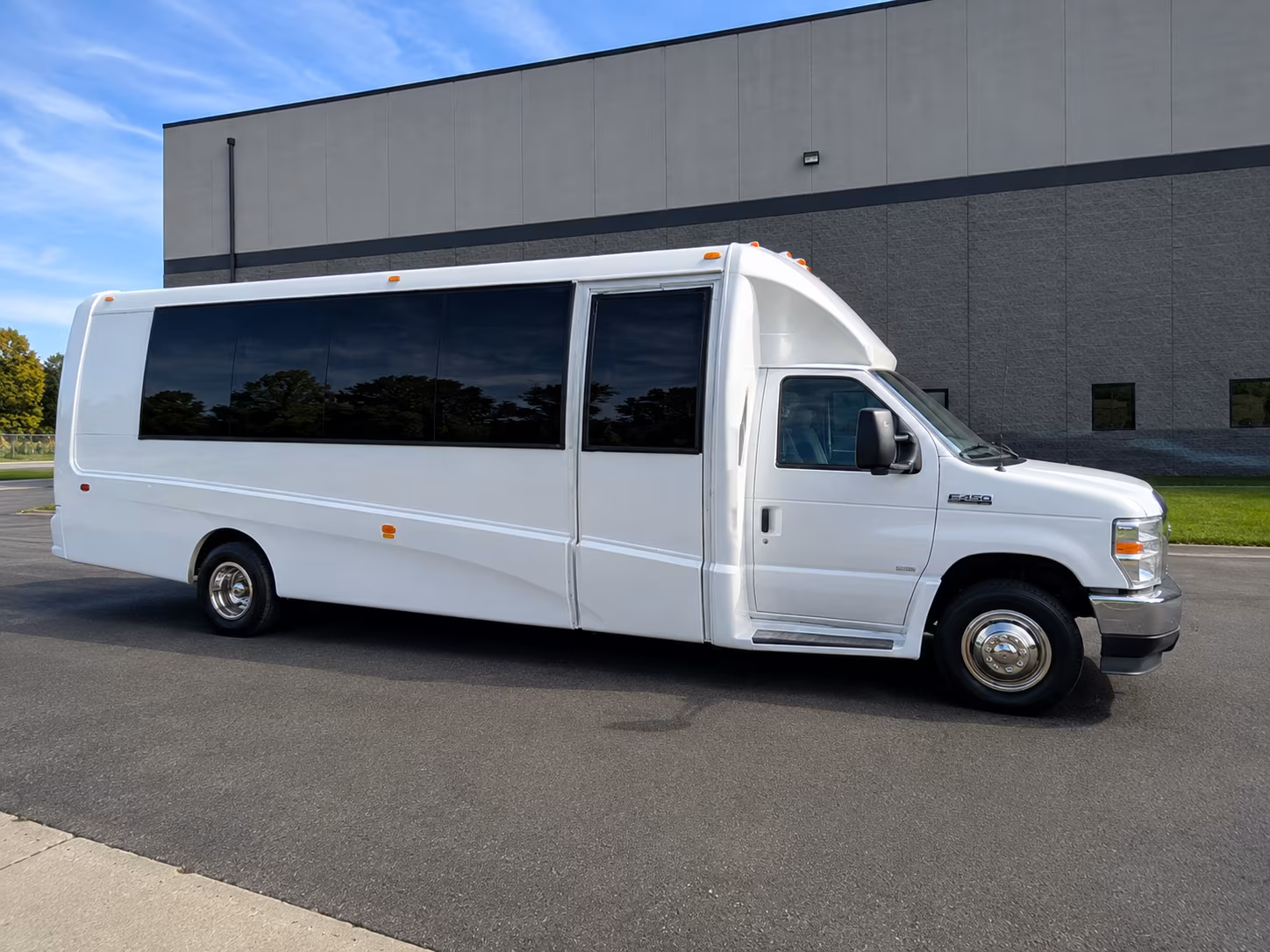 bus rentals for corporate retreats and off site team events
