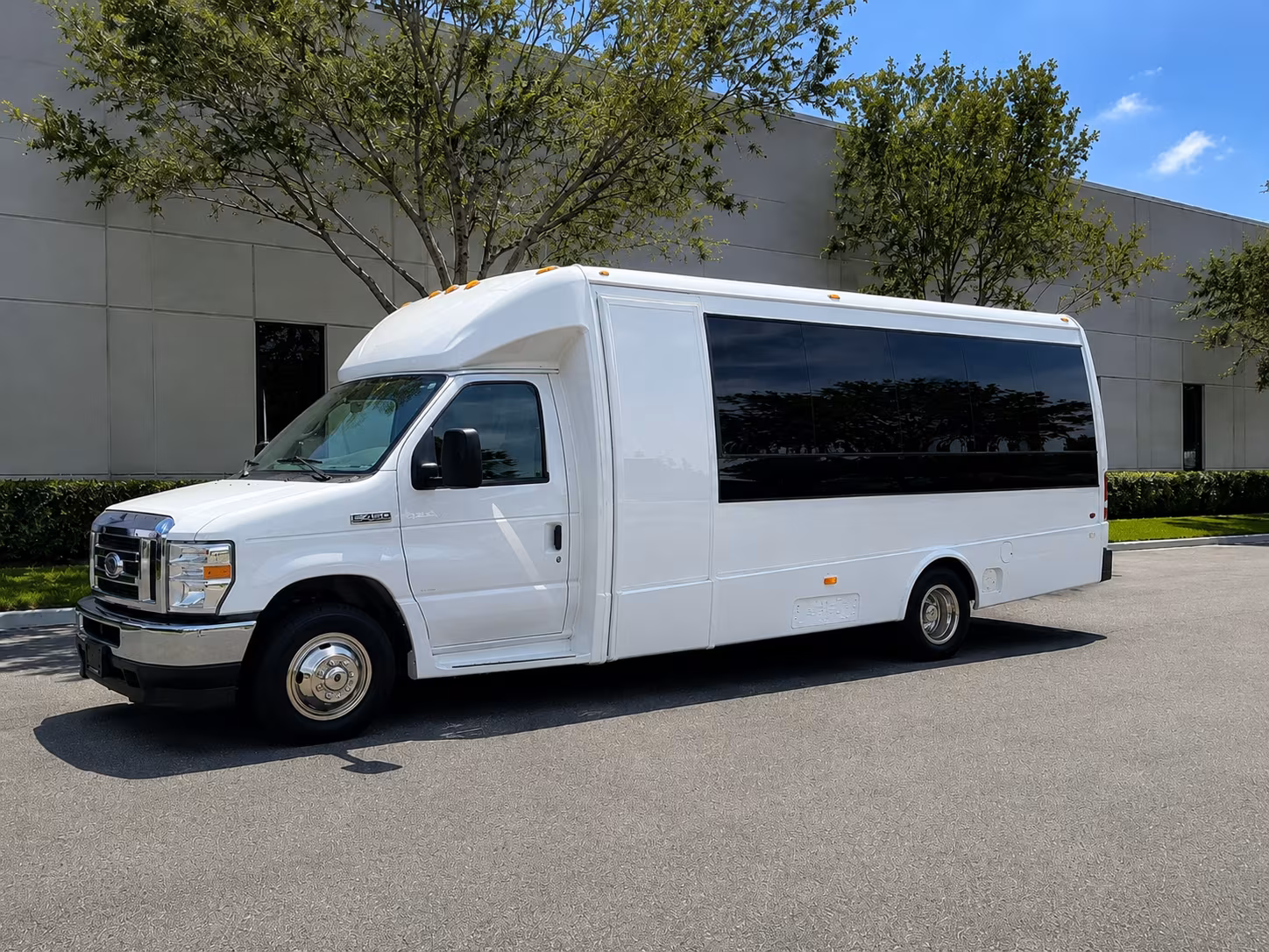 bus rentals for trade shows conventions and multi day corporate travel
