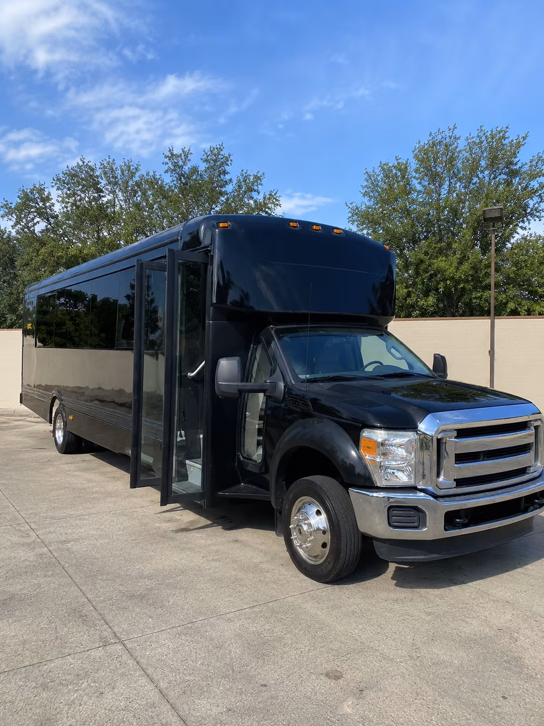 new rochelle 20 passenger party bus