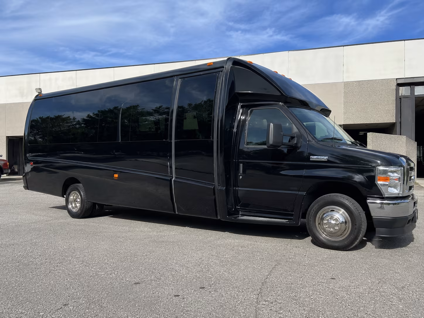 rent a minibus in new rochelle for smaller prom groups and pre prom dinners